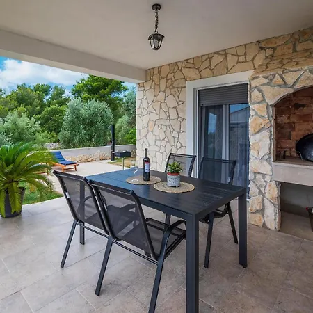 2 Bedroom Cozy Home In Fazana * Fažana