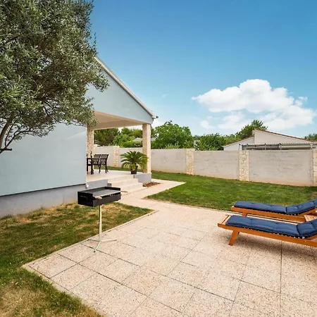 2 Bedroom Cozy Home In Fazana