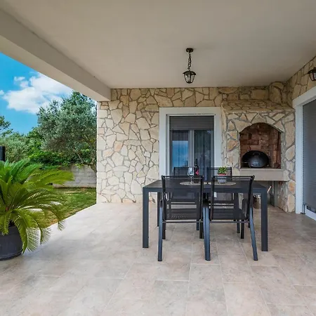 2 Bedroom Cozy Home In Fazana Casa vacanze *